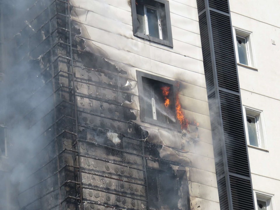 Ataşehir'de 10 katlı binada yangın - 2