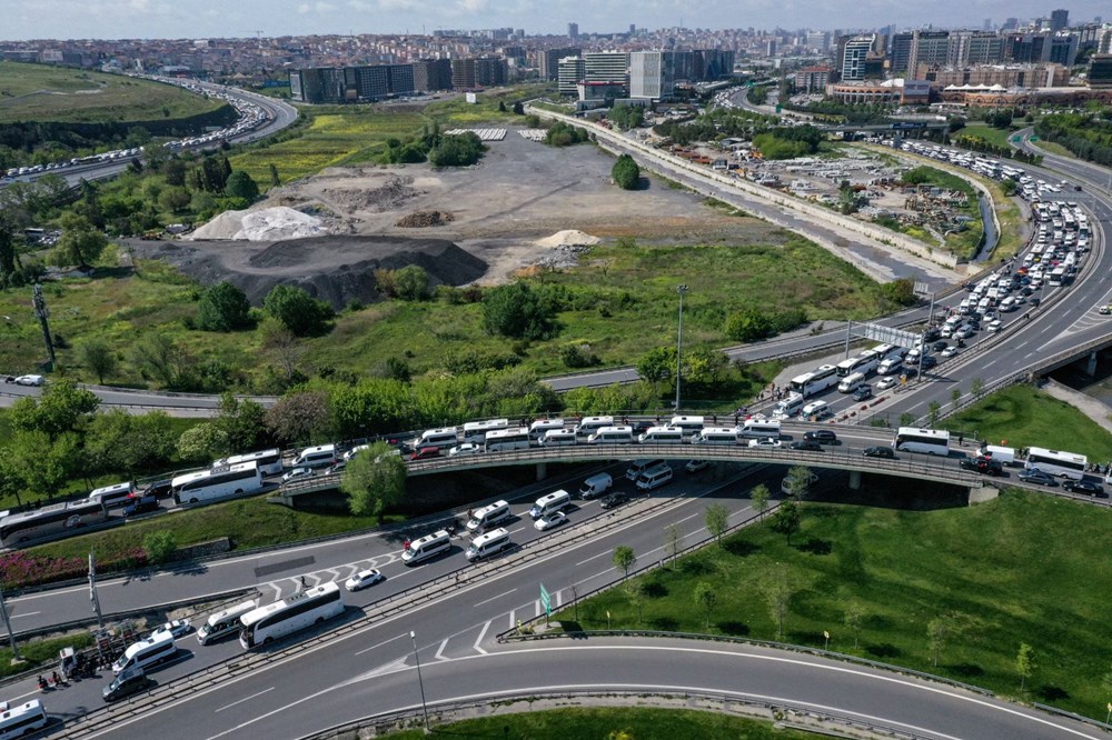 D-100'de "Büyük İstanbul Mitingi" yoğunluğu (Atatürk Havalimanı'nda AK Parti mitingi) - 9