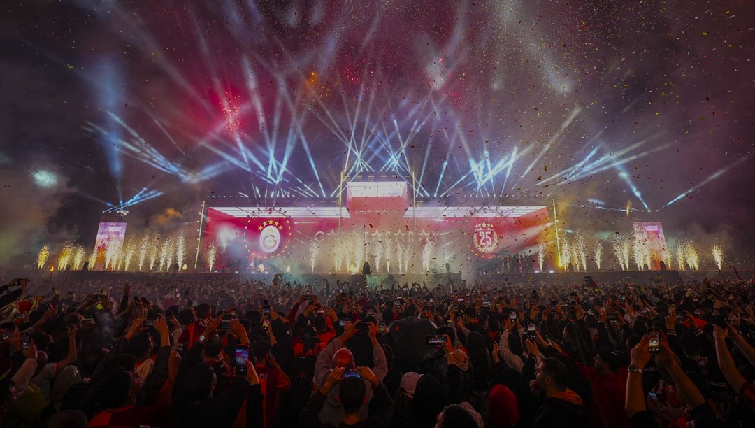 Galatasaray'ın şampiyonluk kutlamasına katılan kişi sayısı belli oldu: 100 binlerce taraftar akın etti