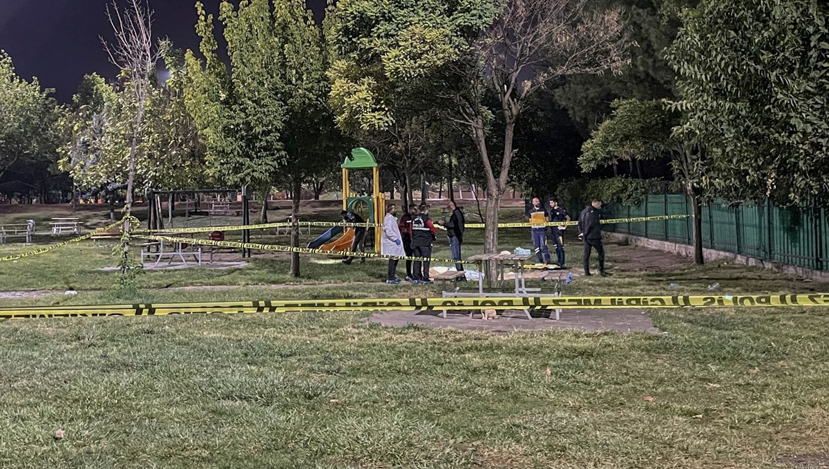 Diyarbakır'da parkta silahlı kavga: 1 kişi öldü Diyarbakır'da parkta silahlı kavga: 1 kişi öldü