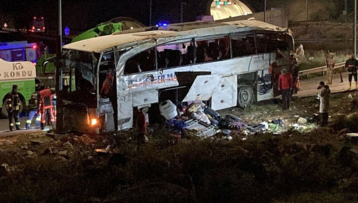 Mersin'deki otobüs kazasında ölen 3 kişinin cenazesi Mardin ve Şırnak'ta defnedildi