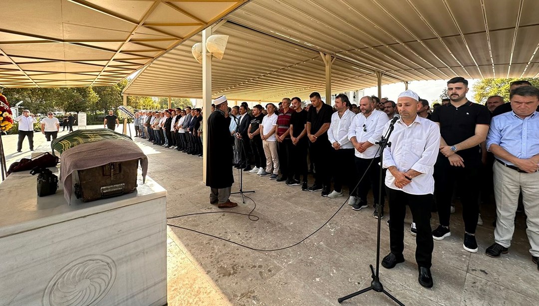 Köksal Toptan'ın kız kardeşi son yolculuğuna uğurlandı