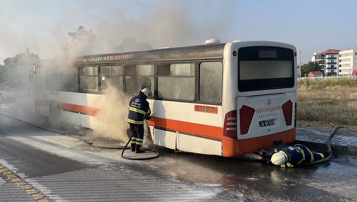 Belediye otobüsünde korkutan yangın