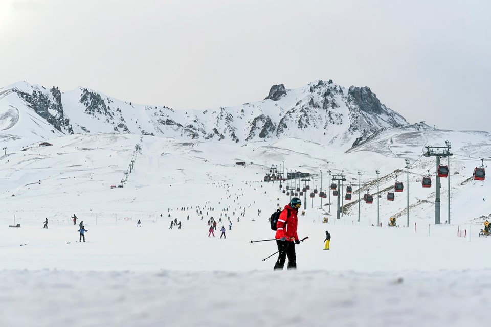 Beklenen kar yağmadı kayak merkezleri zorda: "Alpler’de kayak biter" - 2