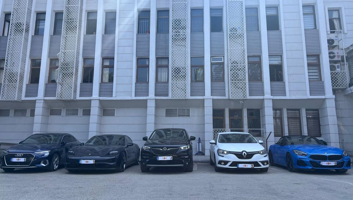 Mersin'de nitelikli dolandırıcılık operasyonu: 8 şüpheli yakalandı Mersin'de nitelikli dolandırıcılık operasyonu: 8 şüpheli yakalandı