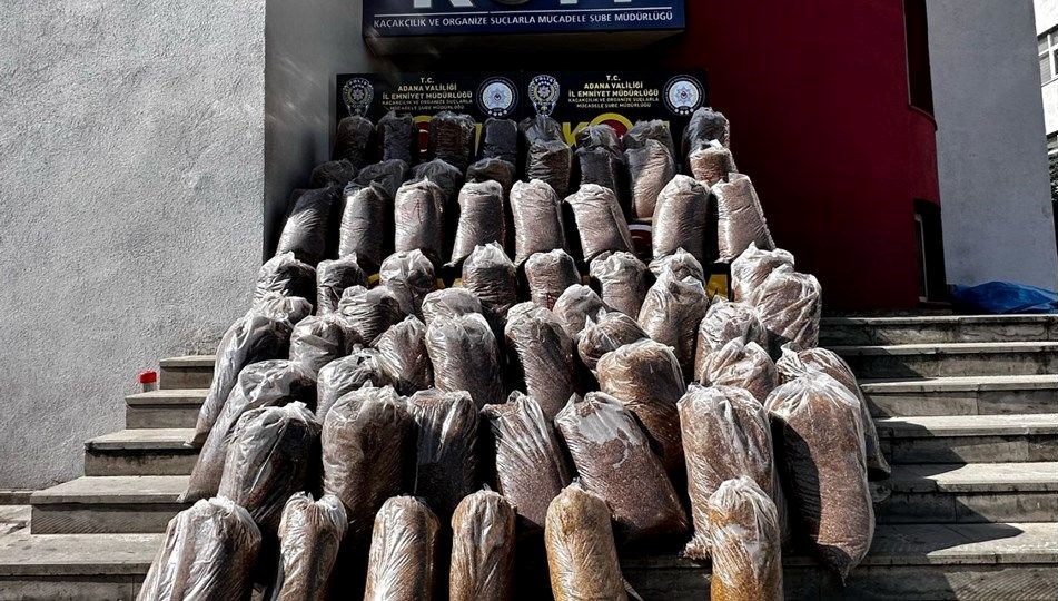 Adana'da tonlarca kaçak tütün ele geçirildi