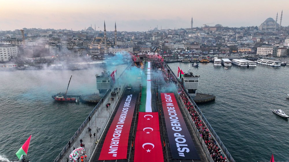 İstanbul'da tarihi buluşma: Binlerce kişi Galata Köprüsü'nde buluştu - 9