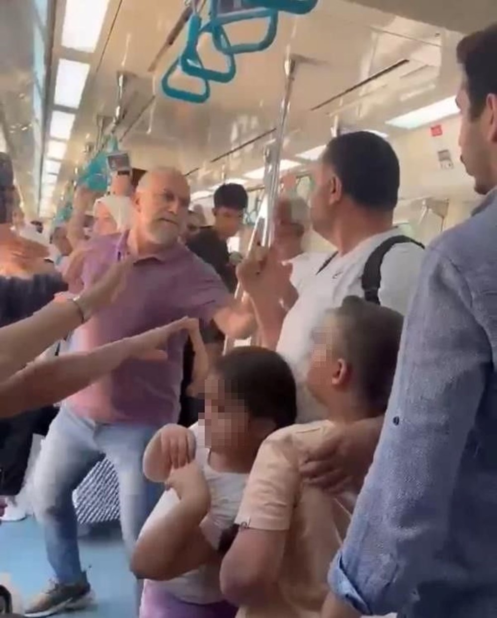 Marmaray'daki kavgada yeni görüntüler ortaya çıktı: Kavganın başlama anını anlattı - 1
