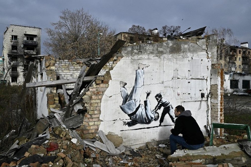 Banksy Ukrayna'da başka duvar resimlerinin de olduğunu açıkladı - 8