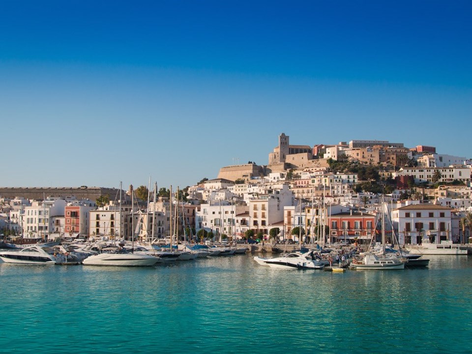 Denizi ve tekne turizmini sevenler için en iyi 5 Akdeniz adası - 5