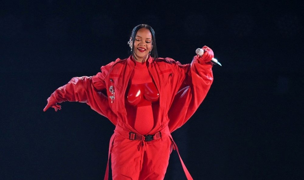 Rihanna ikinci çocuğuna hamile! Superbowl devre arası şovunda açıkladı - 1