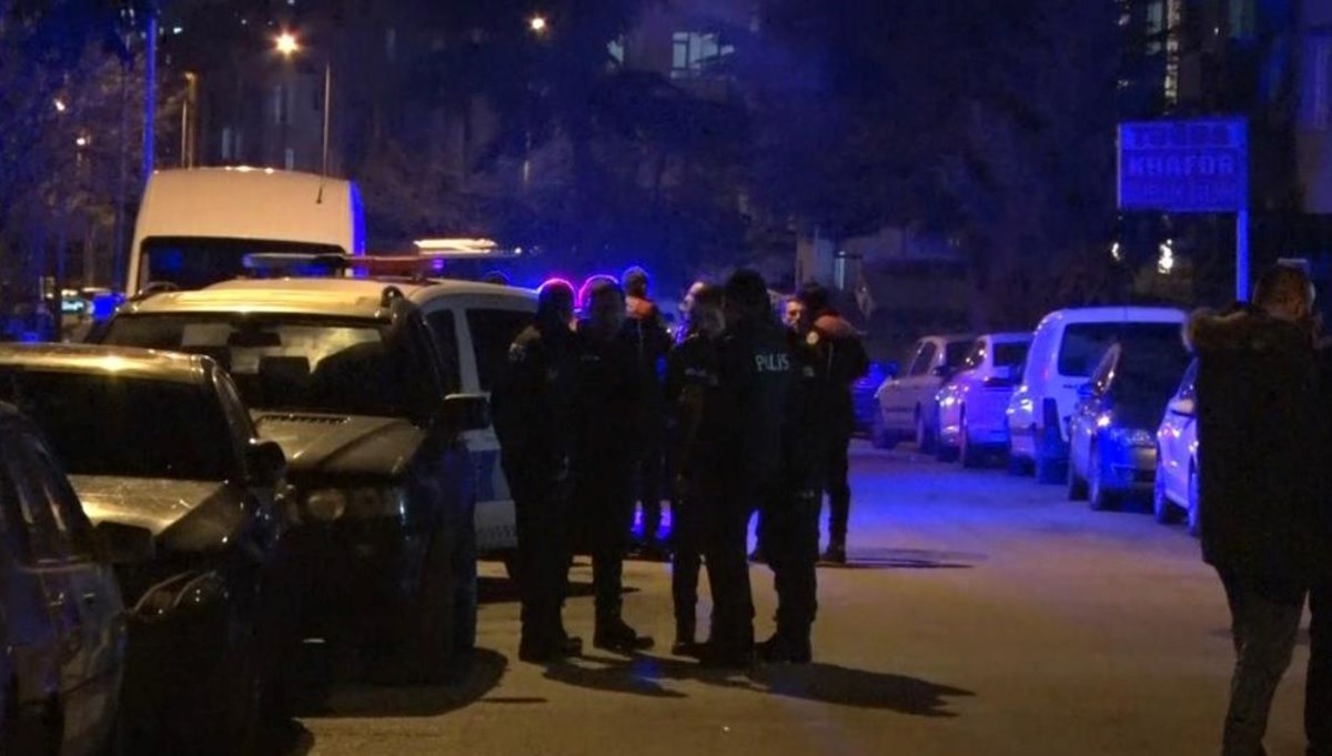 Ankara'da kahvehanede silahlı çatışma: 2 yaralı Ankara'da kahvehanede silahlı çatışma: 2 yaralı