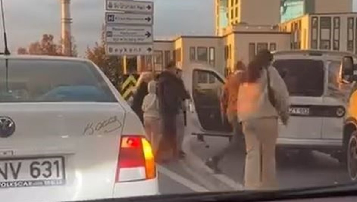 İstanbul'da sopalı yol verme kavgası İstanbul'da sopalı yol verme kavgası