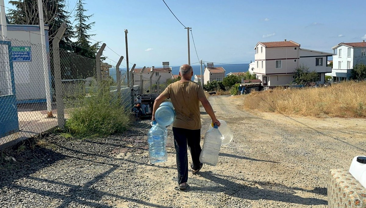 Su kesintileri bitmedi, yazlıkçılar çeşmelere akın etti