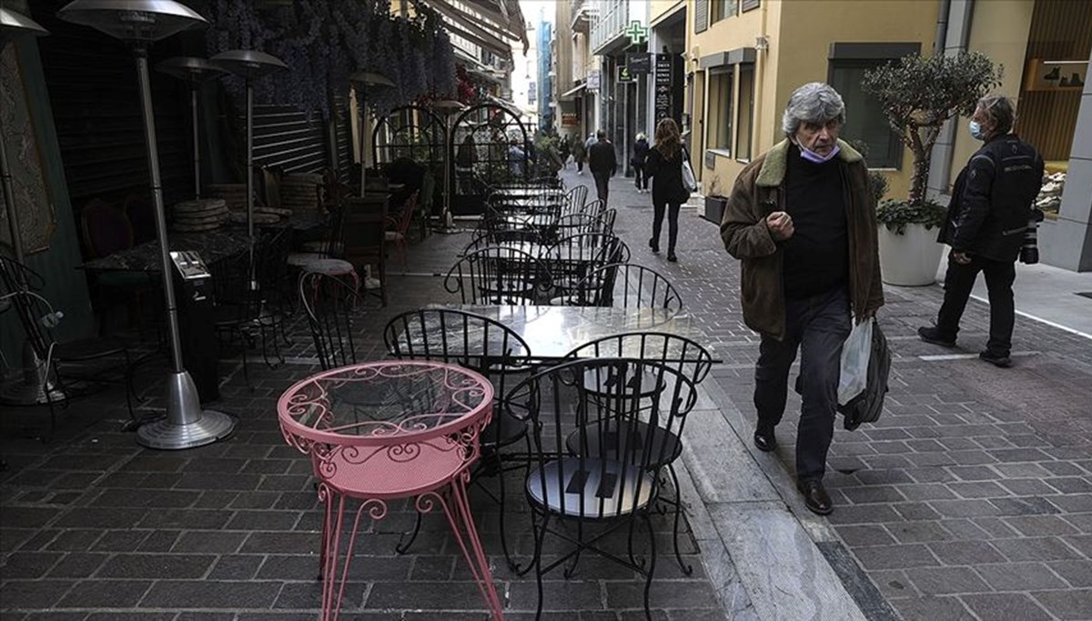 Yunanistan, Covid-19 ile mücadelede kısıtlama tarihini erkene çekme kararı aldı