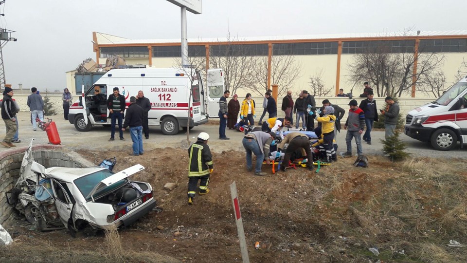 Konya'da otomobil menfeze çarptı: 3 ölü, 1 yaralı - 1