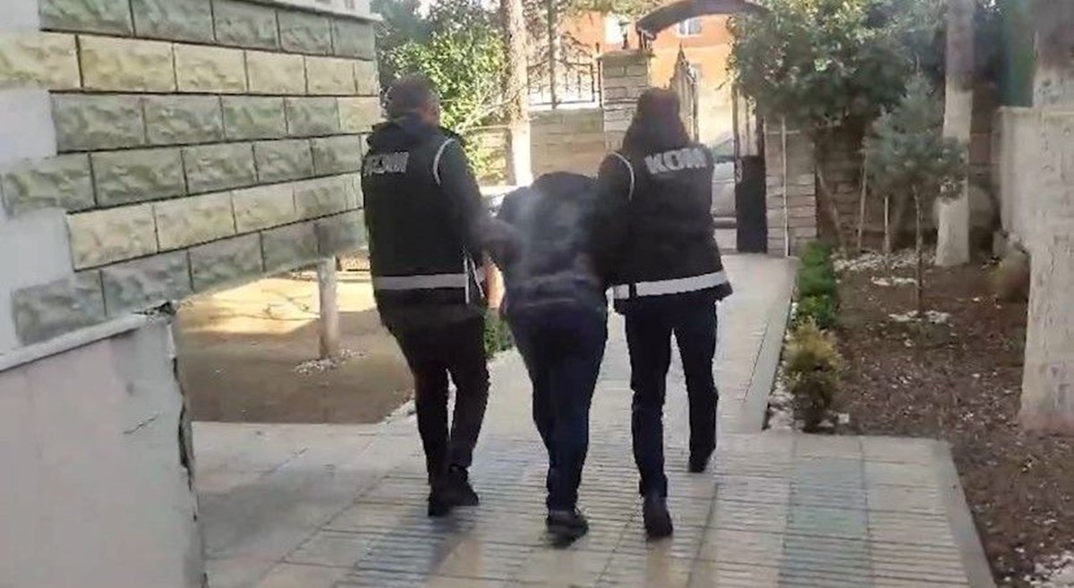Konya’da tefecilere operasyon: 4 milyon değerinde senet ele geçirildi Konya’da tefecilere operasyon: 4 milyon değerinde senet ele geçirildi