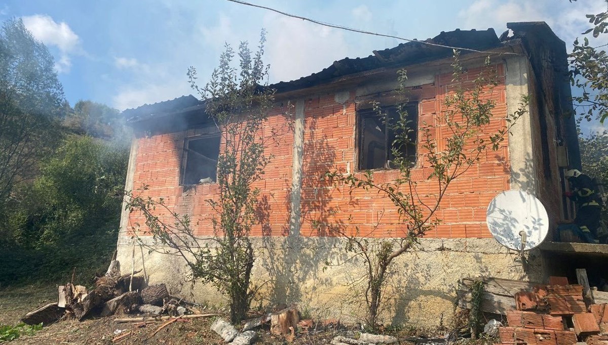 Samsun'da ev yangını: 1 ölü Samsun'da ev yangını: 1 ölü