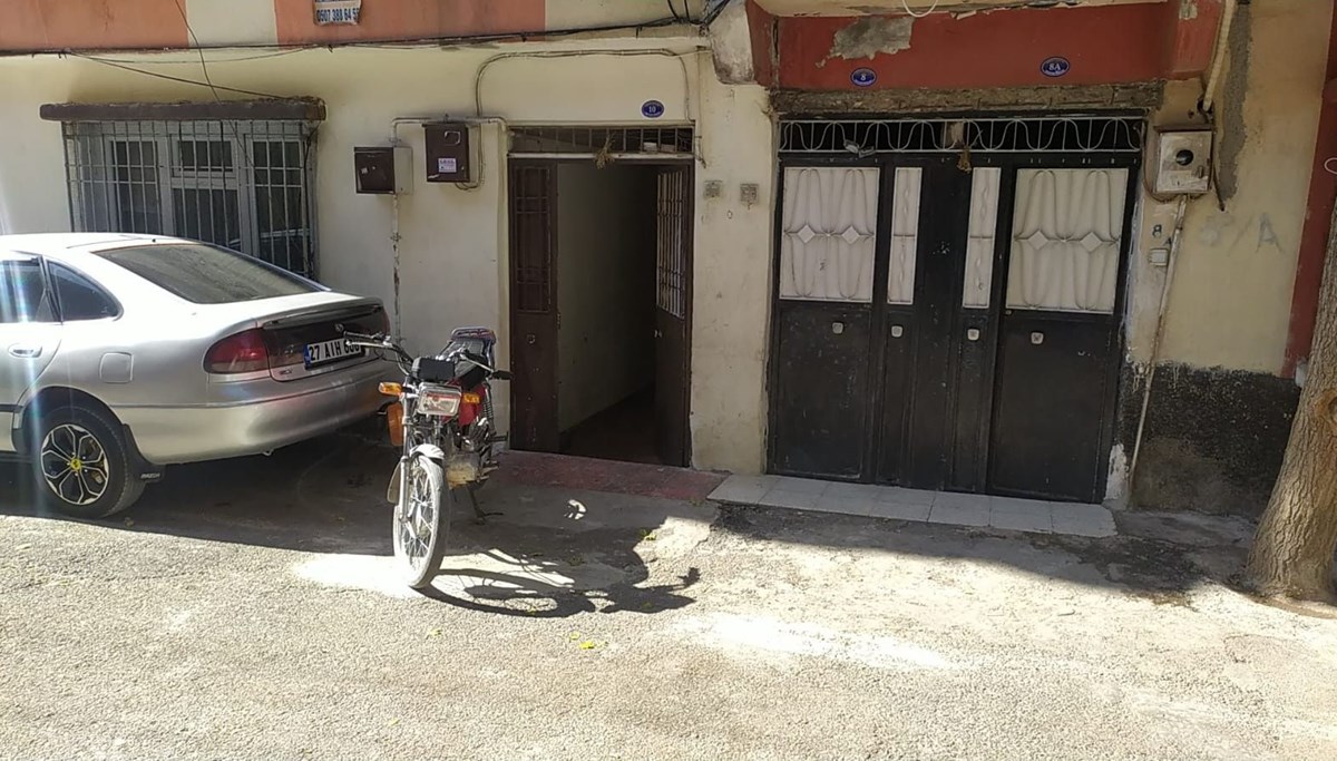 500 lira nafaka isteyen eşini 12 yerinden bıçakladı