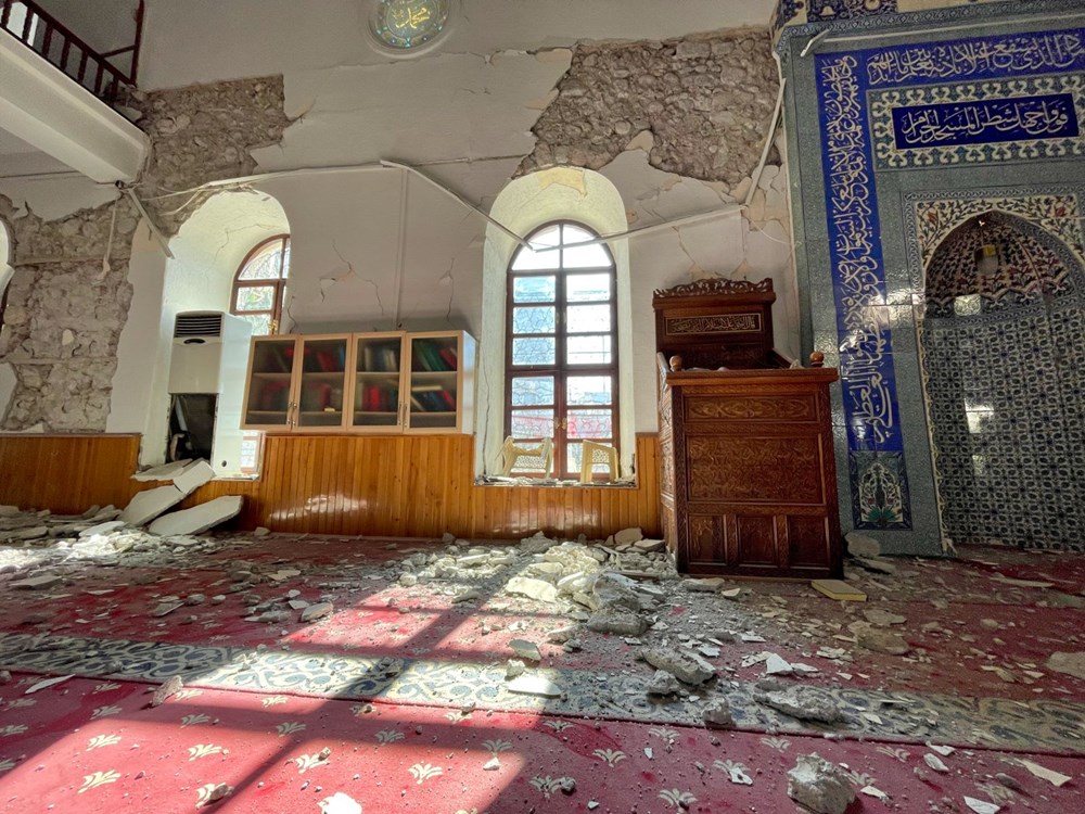 Depremler tarihi yapılara da büyük zarar verdi - 7