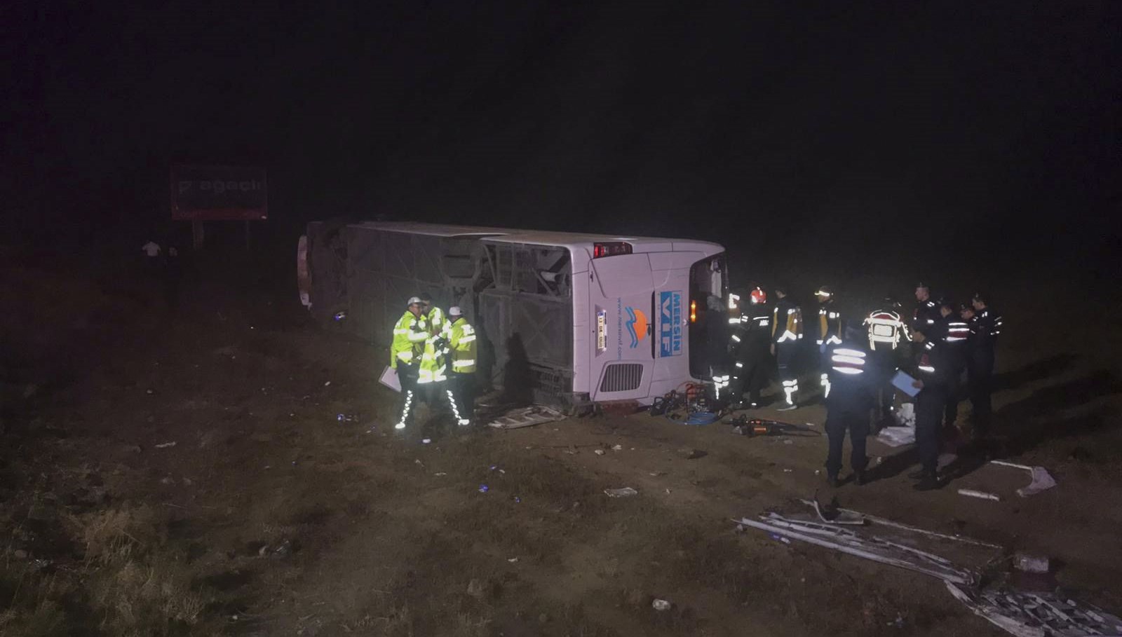 Aksaray'da Yolcu Otobüsü Devrildi: 1 ölü, 45 Yaralı - Son Dakika ...