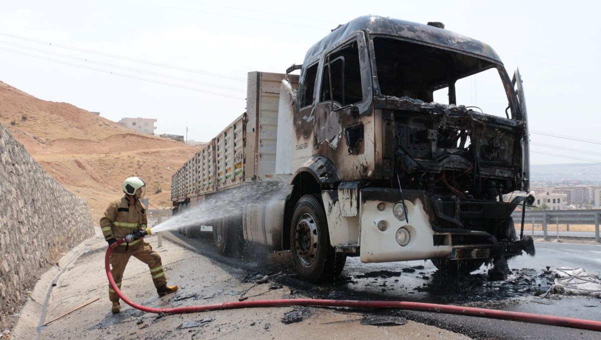 Seyir halindeki TIR'da yangın
