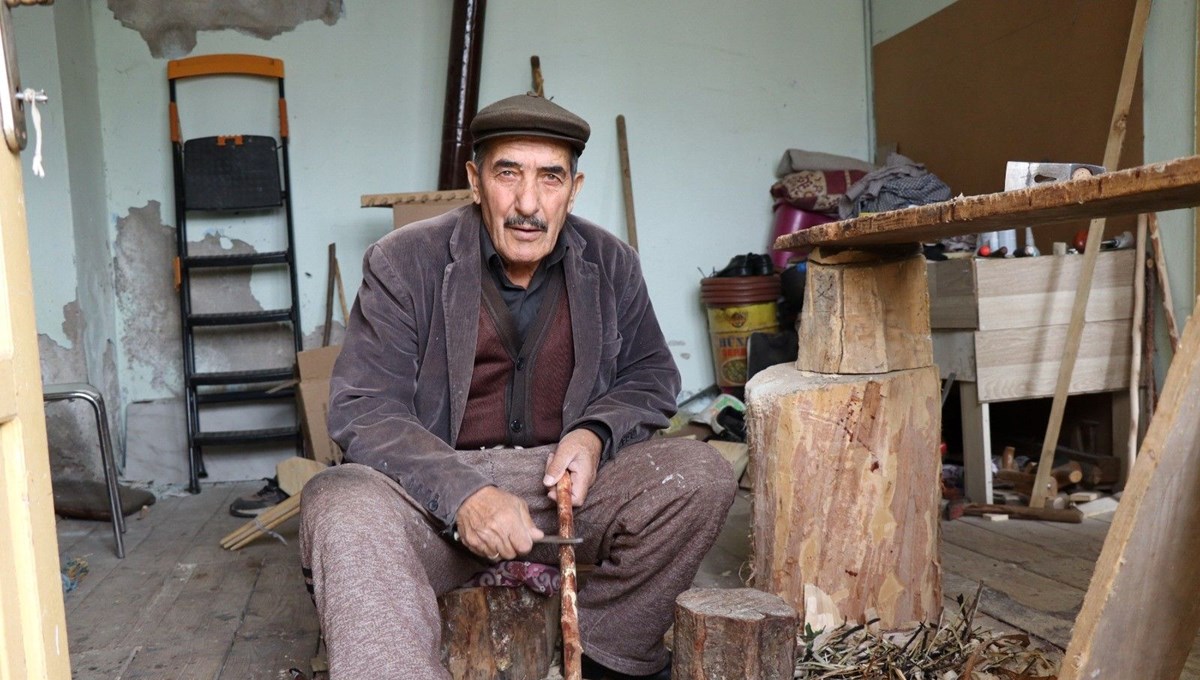79 yaşındaki Hüsamettin Usta geçimini böyle sağlıyor: Yaşayan bir insan hazinesi 79 yaşındaki Hüsamettin Usta geçimini böyle sağlıyor: Yaşayan bir insan hazinesi