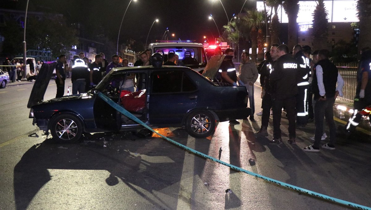 Kaza yapan otomobile motosiklet çarptı: 1 ölü, 1 yaralı Kaza yapan otomobile motosiklet çarptı: 1 ölü, 1 yaralı