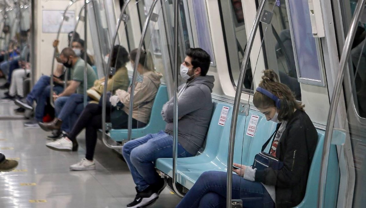 YoÄun bakÄ±m alarmÄ± | Uzmanlar uyarÄ±yor: Toplu taÅÄ±mada ve hastanelerde maske zorunlu olmalÄ±