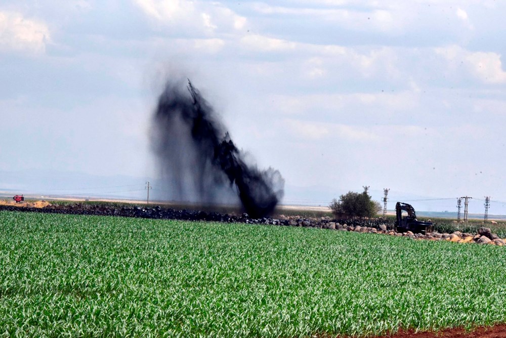 Şanlıurfa'da boru hattı delindi, ham petrol metrelerce yükseğe fışkırdı - 12
