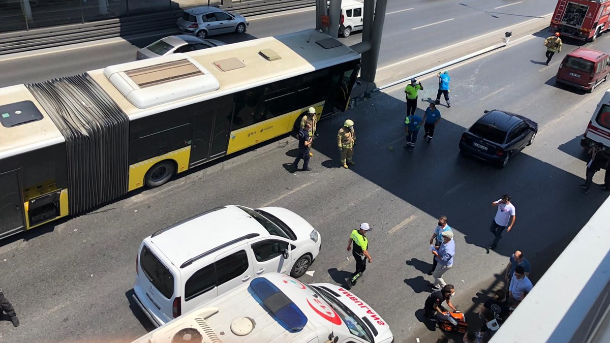 Beylikduzu De Iett Otobusu Kazasi 19 Yarali Ntv