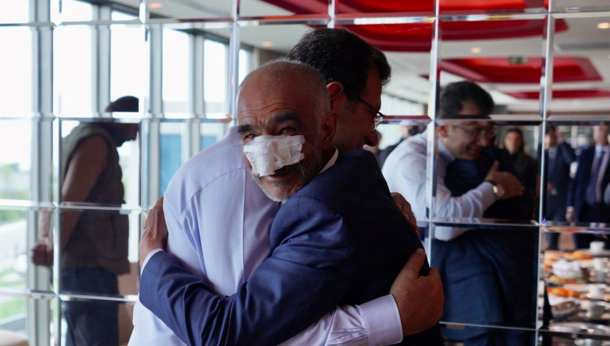 Mitinge taşlı saldırı | İmamoğlu, Erzurum'da yaralananlarla buluştu Mitinge taşlı saldırı | İmamoğlu, Erzurum'da yaralananlarla buluştu