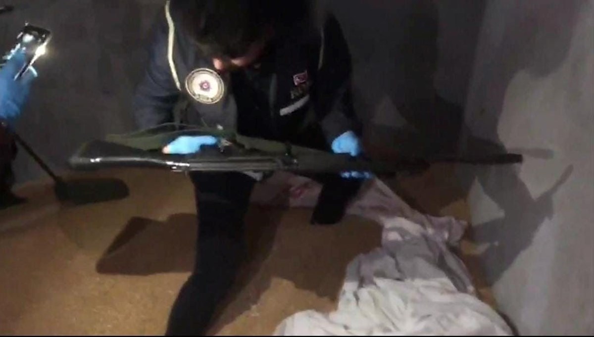 Buğdayların arasından tabanca, tüfek ve uyuşturucu çıktı Buğdayların arasından tabanca, tüfek ve uyuşturucu çıktı