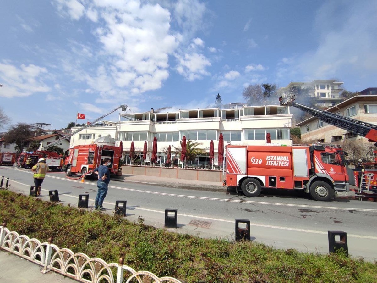 Baltalimanı Polis Evi�nin çatısında yangın HHturc Haber, Son Dakika
