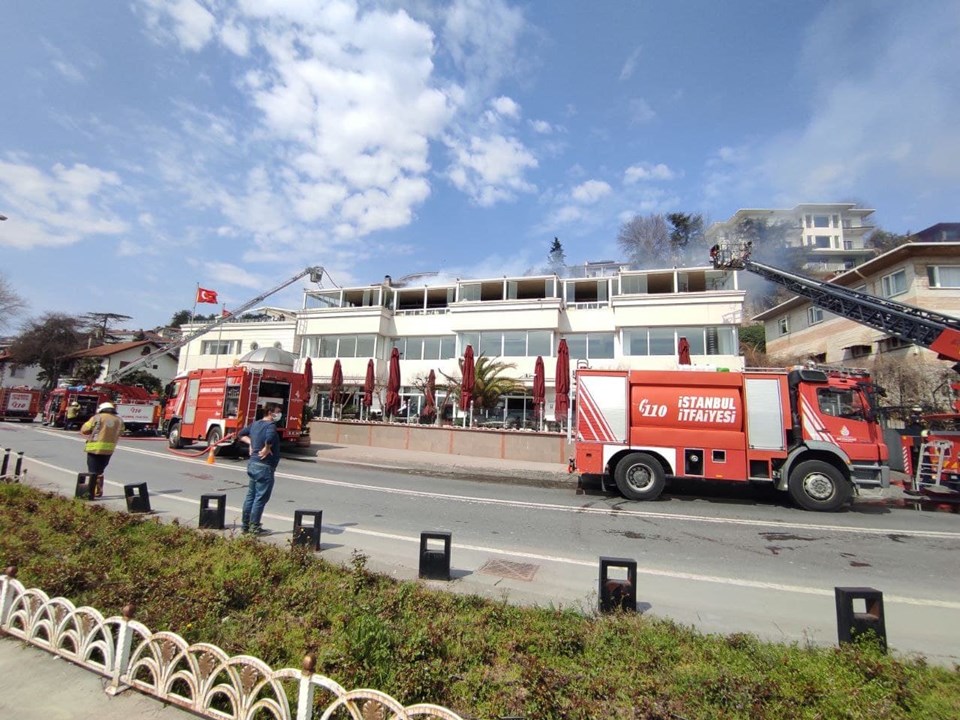 Baltalimanı Polis Evi'nin çatısında yangın - 1