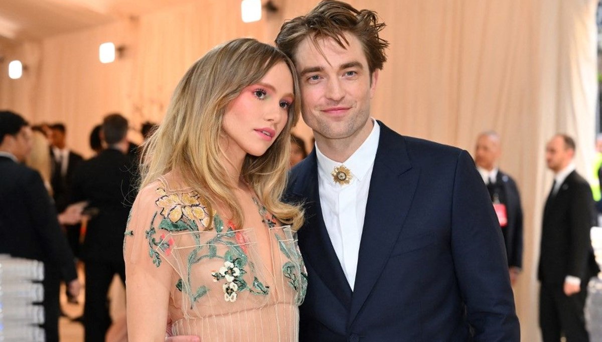 Suki Waterhouse ve Robert Pattinson çifti bebek bekliyor
