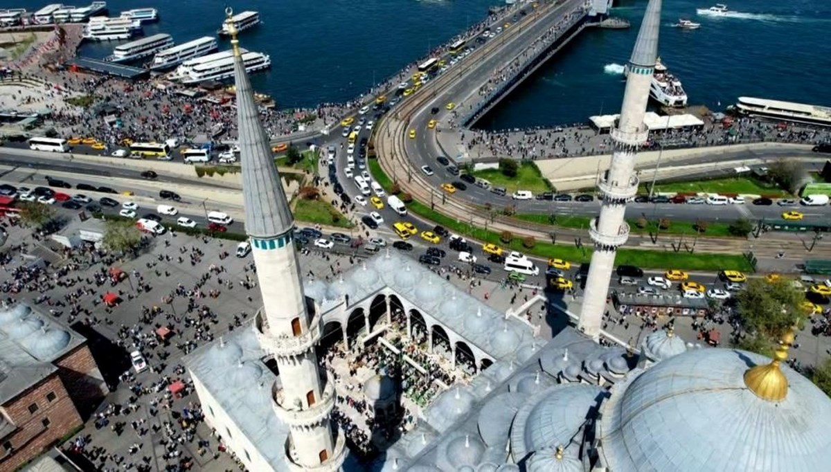 İstanbul’da bayram tatili kalabalığı: Tarihi yarımada bugün de yoğun