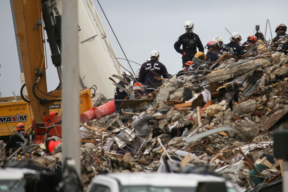 Biden visits: Race against time in collapsing building - 2