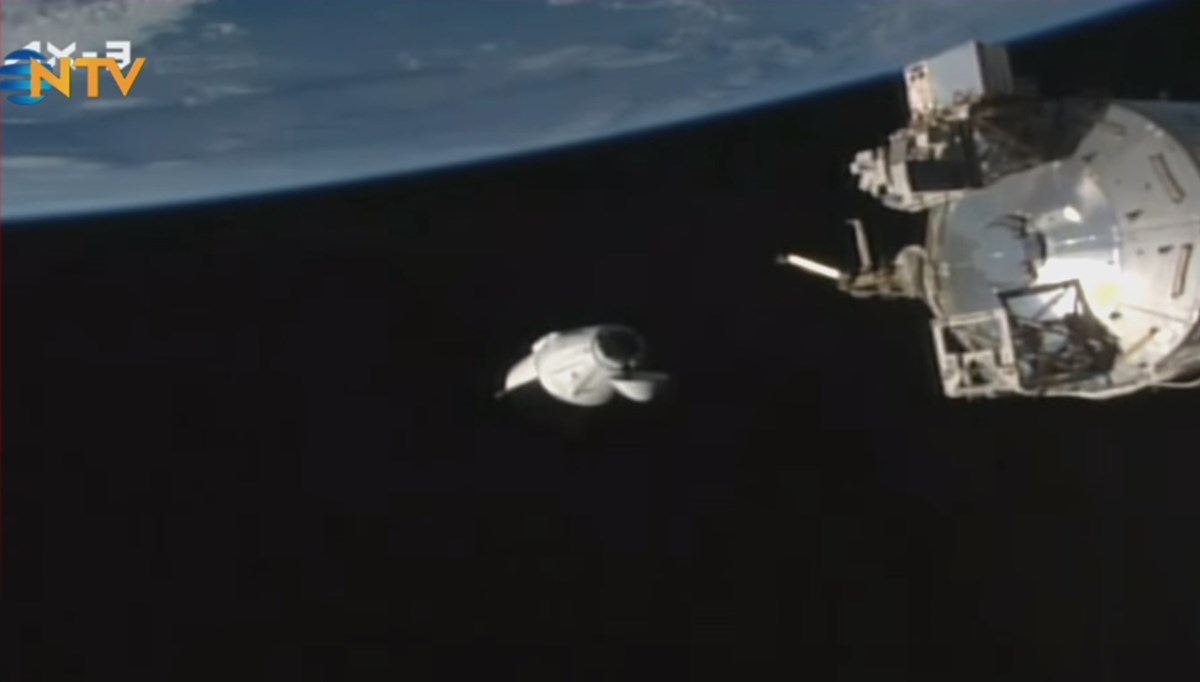 İlk Türk astronot Gezeravcı Dünya'ya dönüyor | Kapsül Uzay İstasyonu'ndan ayrıldı İlk Türk astronot Gezeravcı Dünya'ya dönüyor | Kapsül Uzay İstasyonu'ndan ayrıldı