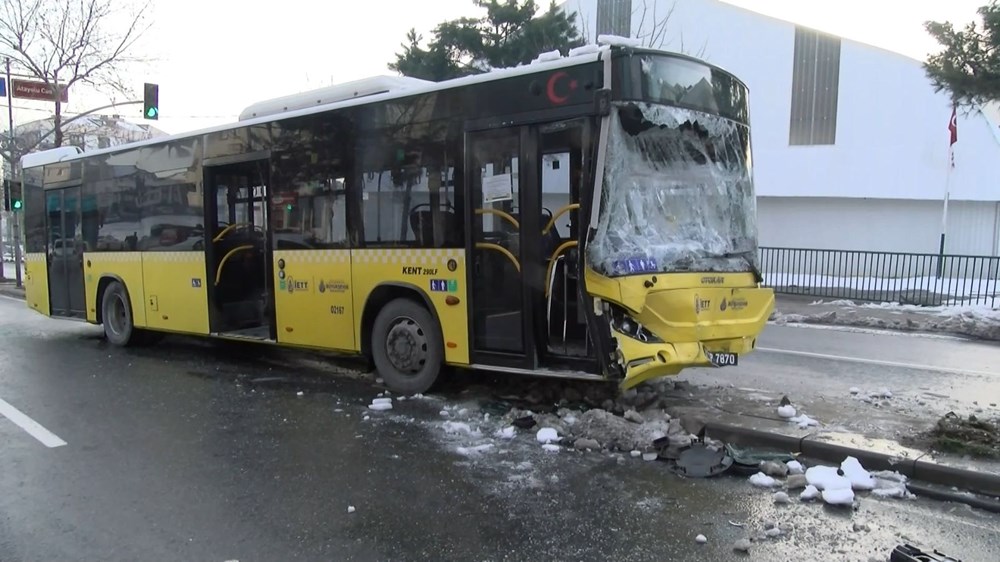 Sancaktepe'de İETT otobüsüyle minibüs çarpıştı: 7 yaralı - 4