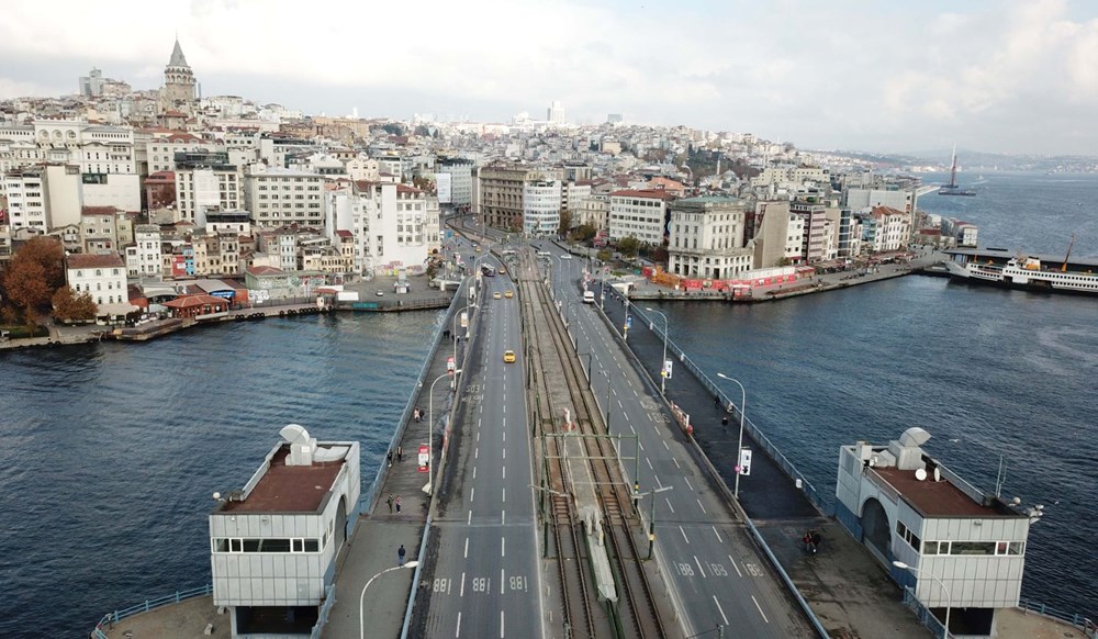Havadan fotoğraflarla meydanlardaki sessizlik: Boş kalan İstanbul'un keyfini turistler çıkardı - 1