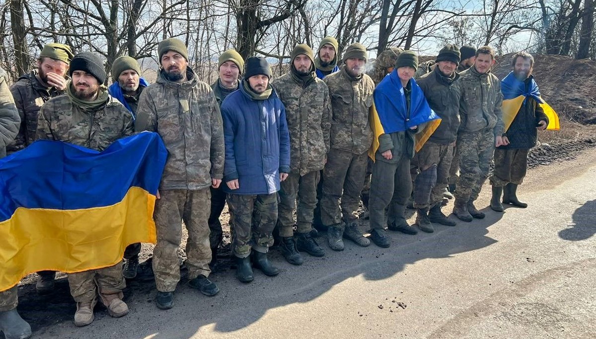 Rusya ve Ukrayna arasındaki esir takasında 220 asker serbest bırakıldı Rusya ve Ukrayna arasındaki esir takasında 220 asker serbest bırakıldı