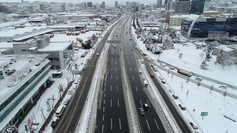 İstanbul'da kar esareti: Sürücüler araçlarını yol kenarlarında bıraktı - 5