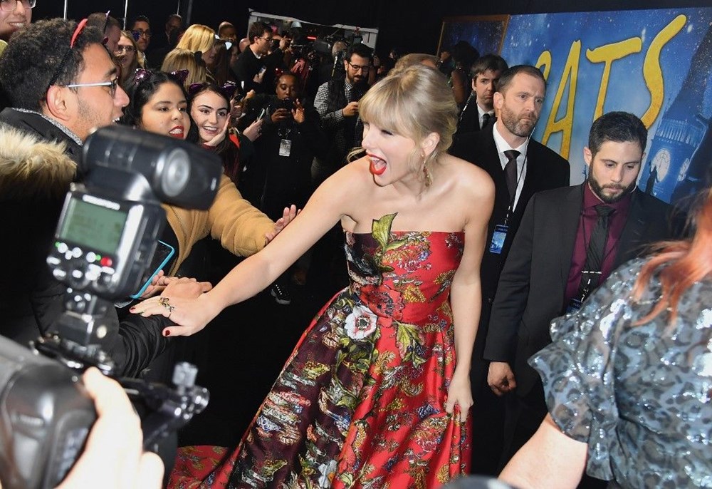 Taylor Swift’in
Folklore albümü Billboard 200 zirvesinden inmiyor - 3