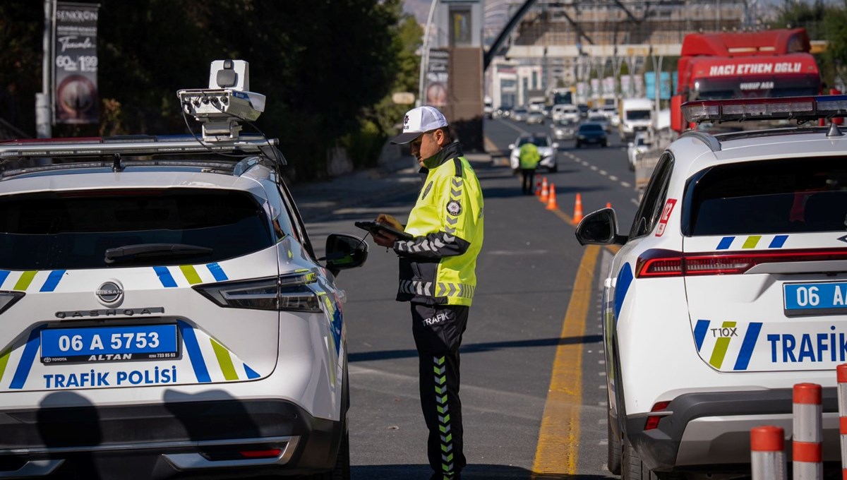 Kırmızı ışık ihlali üç günde bir can alıyor: Amaç caydırıcılığı artırmak! İşte madde madde yeni trafik cezaları Kırmızı ışık ihlali üç günde bir can alıyor: Amaç caydırıcılığı artırmak! İşte madde madde yeni trafik cezaları
