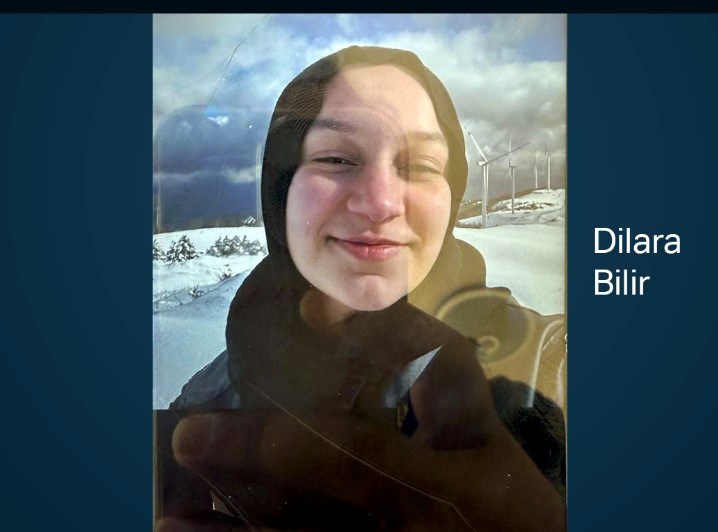 Dilara enkazdan 8 saat sonra sağ olarak çıkarıldı.