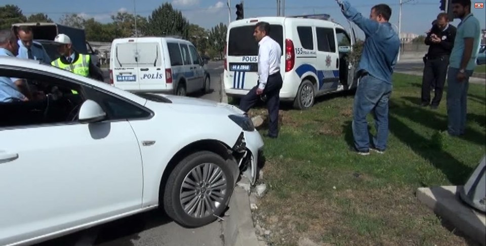 Gümrük Bakanı Bülent Tüfenkci'nin konvoyunda kaza - 2