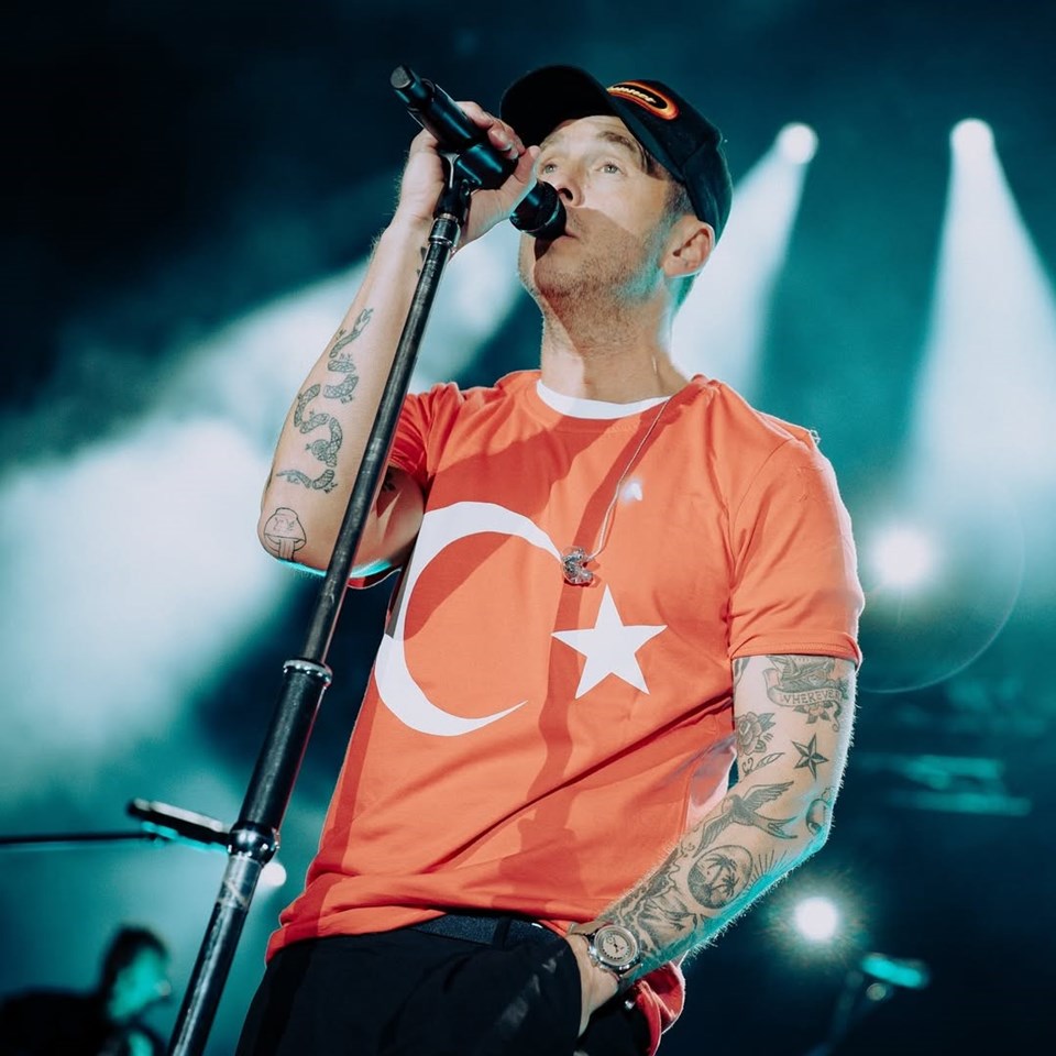 OneRepublic İstanbul'da: Ryan Tedder'dan Türk bayraklı tişört sürprizi - 1