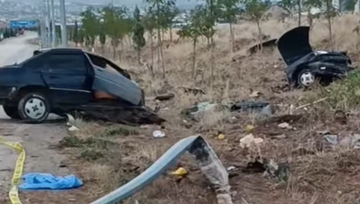 İkiye bölünen otomobilde bir ölü İkiye bölünen otomobilde bir ölü