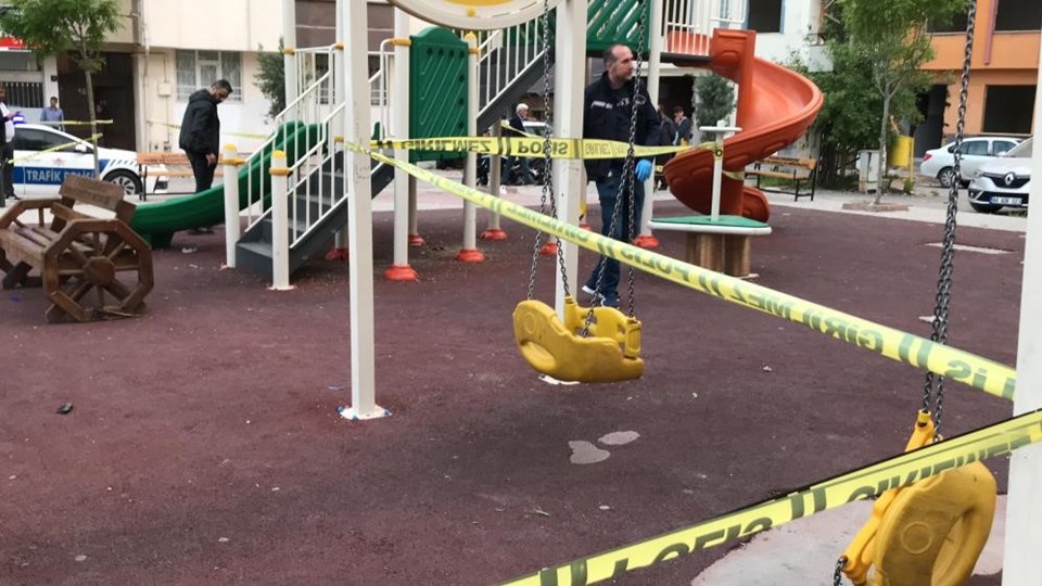 Elazığ'da çocuk parkında silahlı saldırı - 1